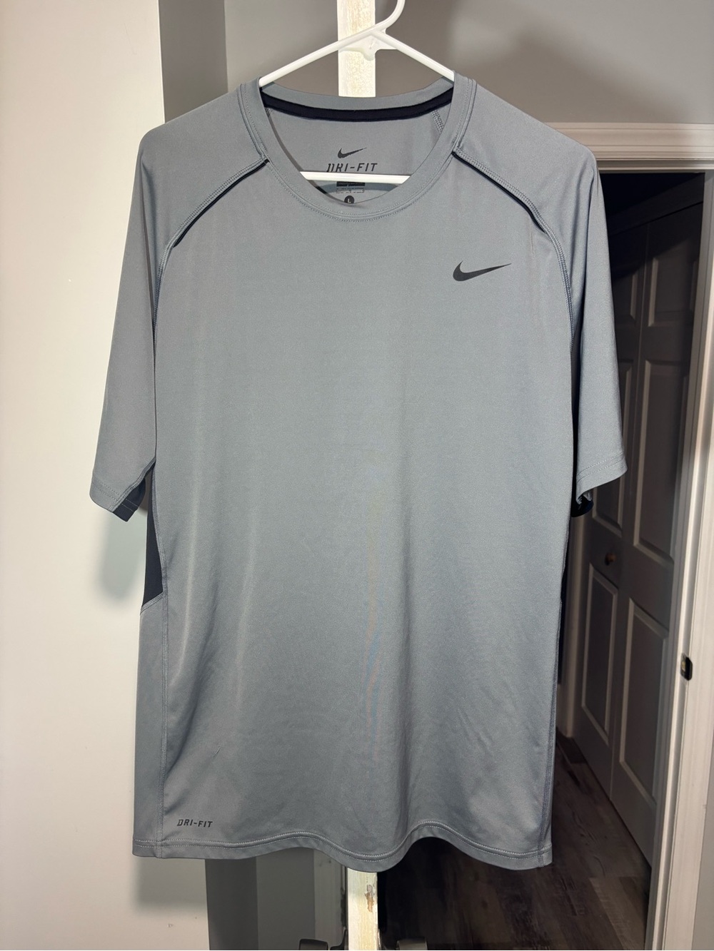 Nike Dri-Fit Men's Short Sleeve Shirt Fitted Gray Large Athletic Running Grey
